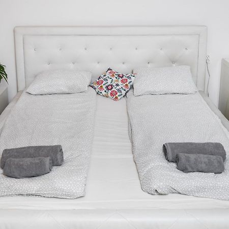 Sunshine Parkside Hideaway - 3 Bedroom - By Upstairs Krakow Luaran gambar