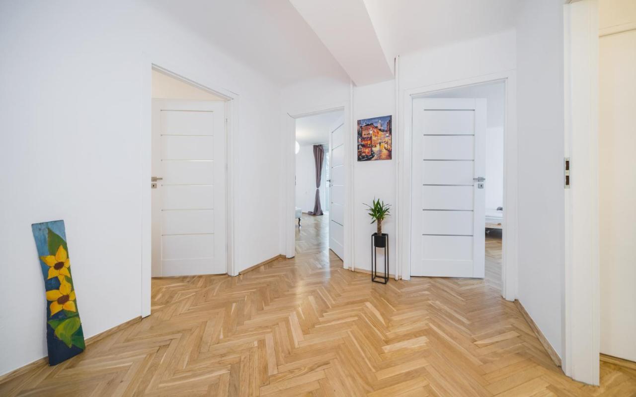Sunshine Parkside Hideaway - 3 Bedroom - By Upstairs Krakow Luaran gambar