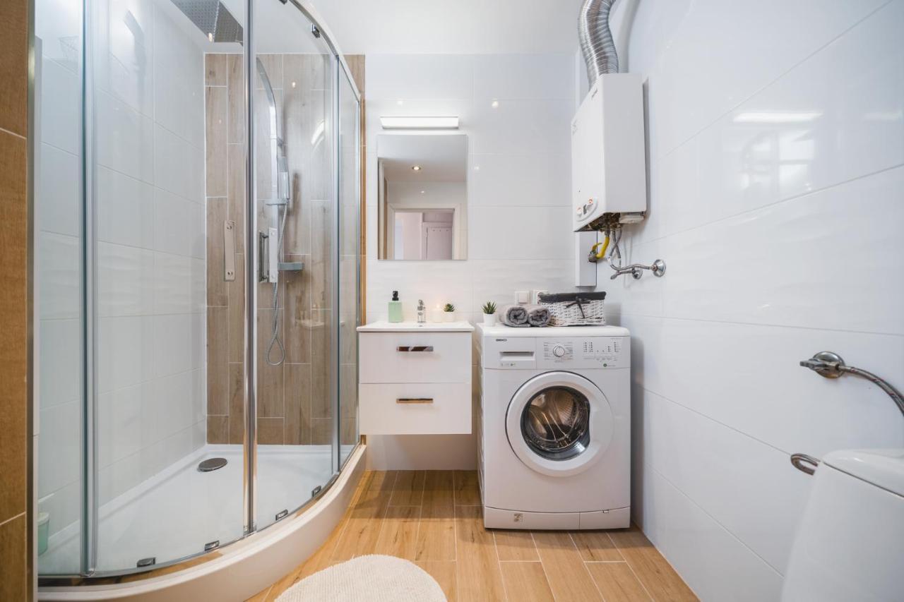 Sunshine Parkside Hideaway - 3 Bedroom - By Upstairs Krakow Luaran gambar