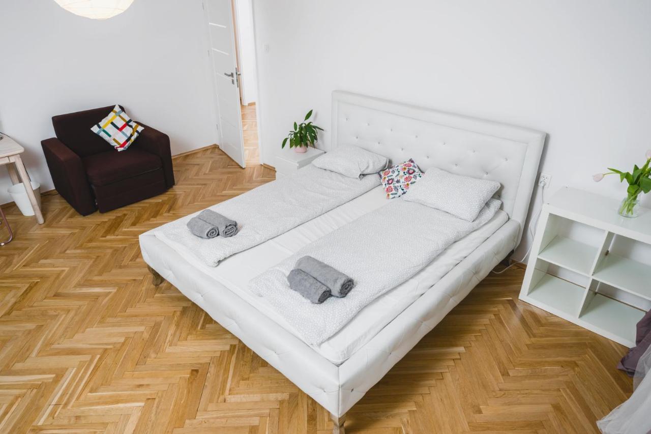 Sunshine Parkside Hideaway - 3 Bedroom - By Upstairs Krakow Luaran gambar