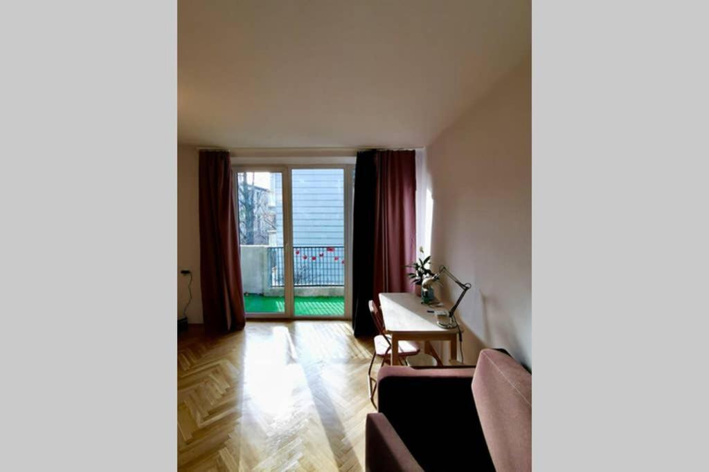 Sunshine Parkside Hideaway - 3 Bedroom - By Upstairs Krakow Luaran gambar