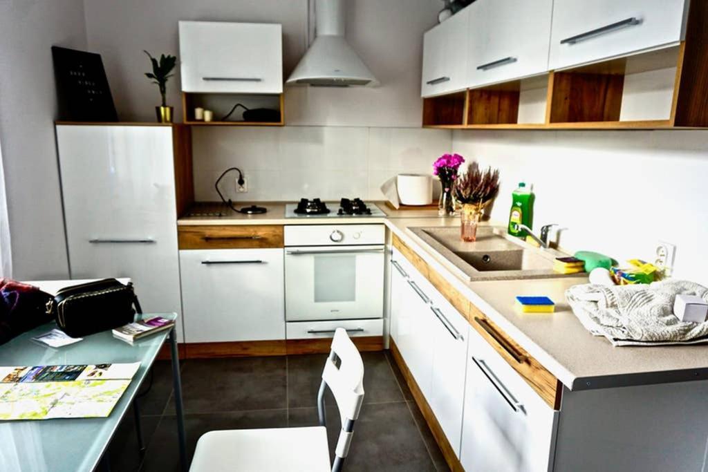 Sunshine Parkside Hideaway - 3 Bedroom - By Upstairs Krakow Luaran gambar