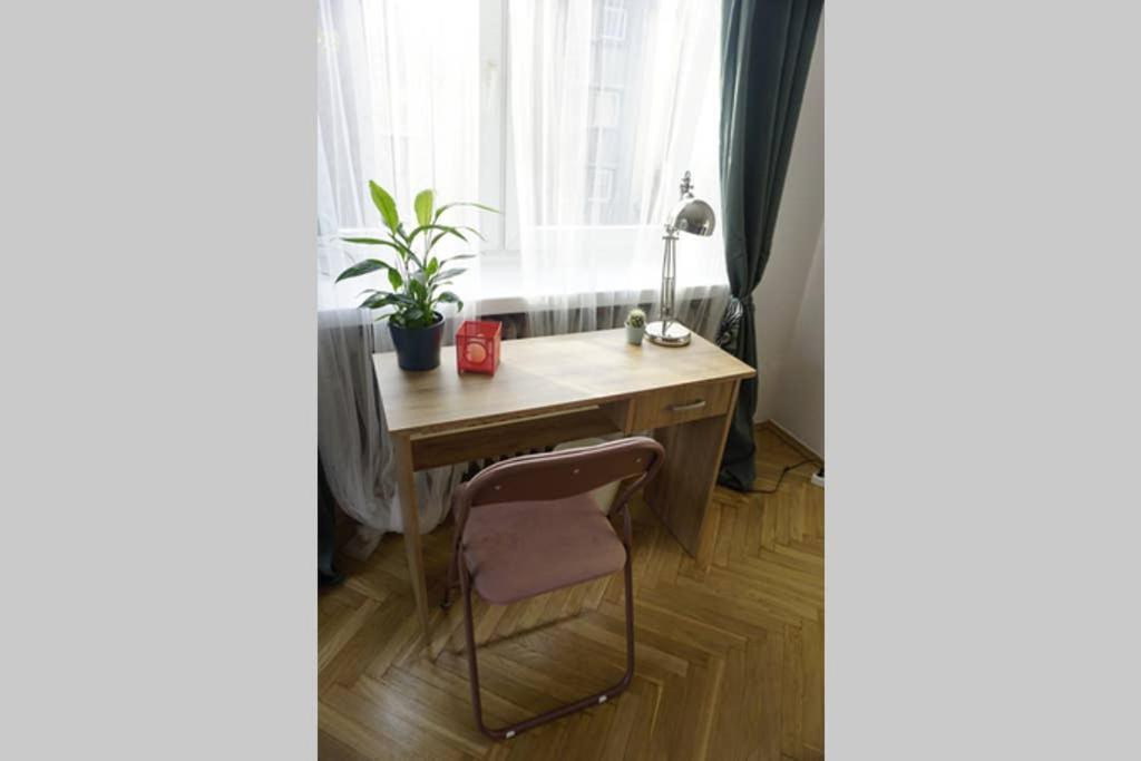Sunshine Parkside Hideaway - 3 Bedroom - By Upstairs Krakow Luaran gambar