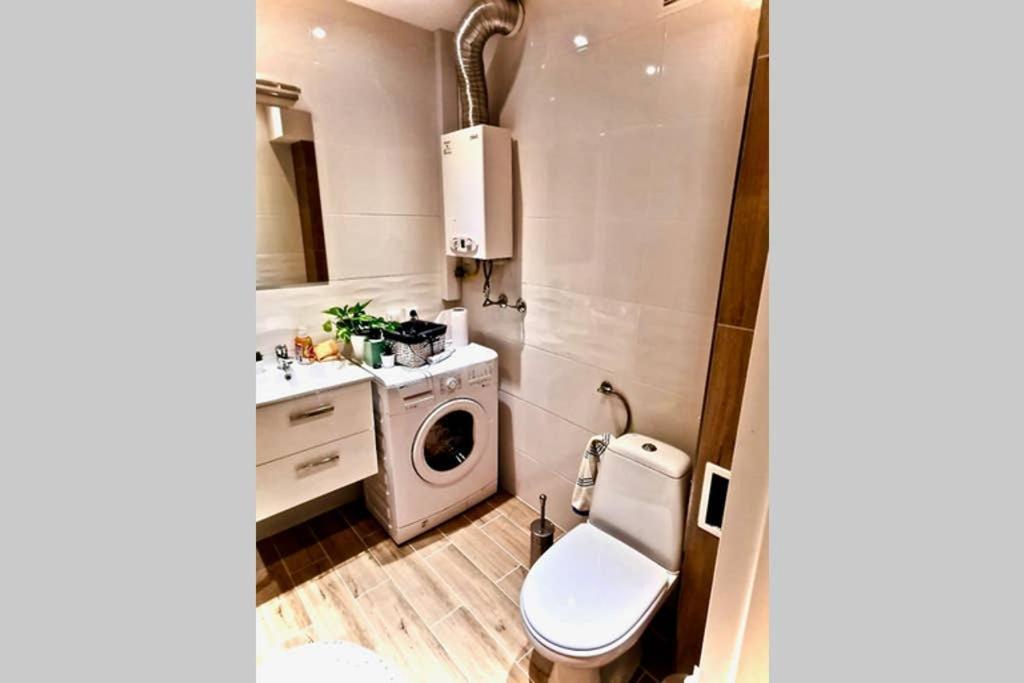 Sunshine Parkside Hideaway - 3 Bedroom - By Upstairs Krakow Luaran gambar